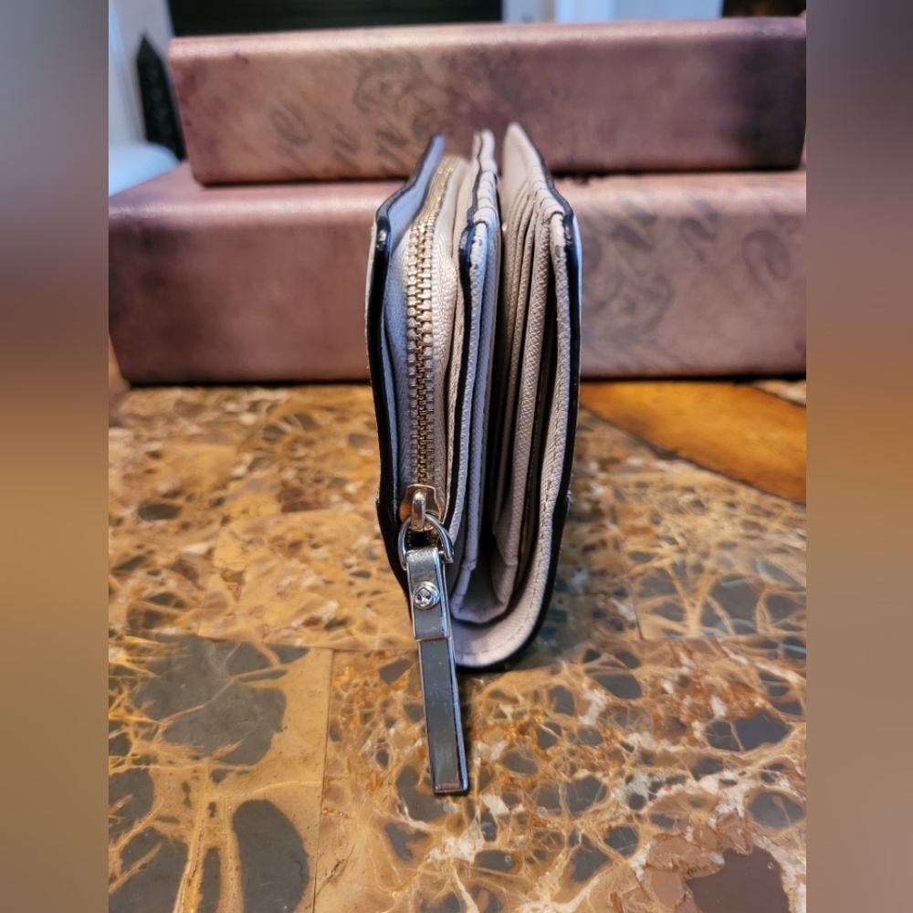 Kate Spade 2-tone wallet - Picture 3 of 10